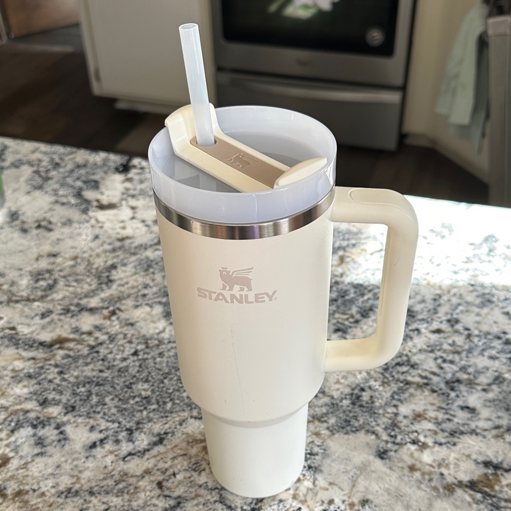 Stanley - The Quencher H2.0 Flowstate™ Tumbler | 40 OZ